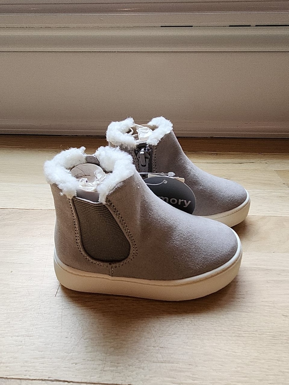 NEW! Baby GAP Toddler Sherpa Lined High Top Sneakers, Size 6 Gray Taupe